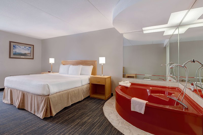 Days Inn by Wyndham Niagara Falls Near The Falls - Days Inn by Wyndham Niagara Falls Near The Falls 5943 Victoria Ave, Niagara Falls, ON L2G 3L8, Canada