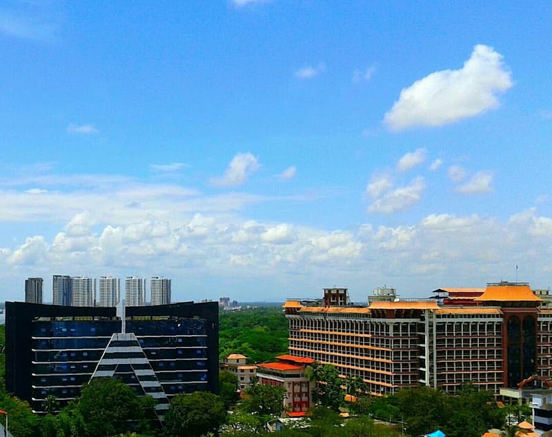 High Court of Kerala - High Court of Kerala, Marine Drive, Kochi, Keralam 682031, India