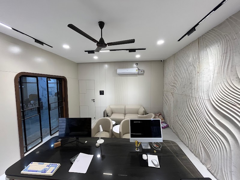 Vara's Design Studio - Vara's Design Studio, Besides mishra atta chakki, Central Ave, Choubey Colony, Raipur, Chhattisgarh 492001, India