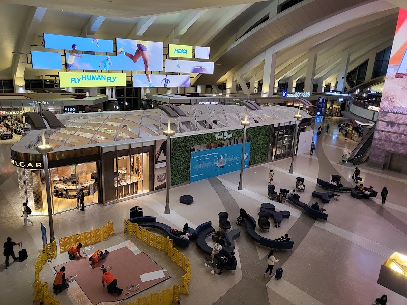 LAX Terminal B Lower Level FlyAway Stop