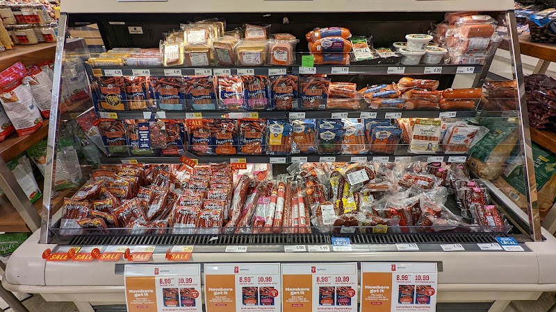 Real Canadian Superstore Mcphillips Street - Real Canadian Superstore Mcphillips Street 2132 McPhillips St, Winnipeg, MB R2V 3C8, Canada