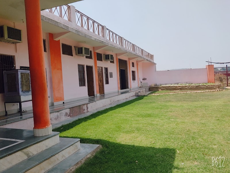 Shri Acharya Jairam Ashram - Shri Acharya Jairam Ashram, 5VCC+82J, Naya Gaon, Chitrakoot, Madhya Pradesh 485334, India