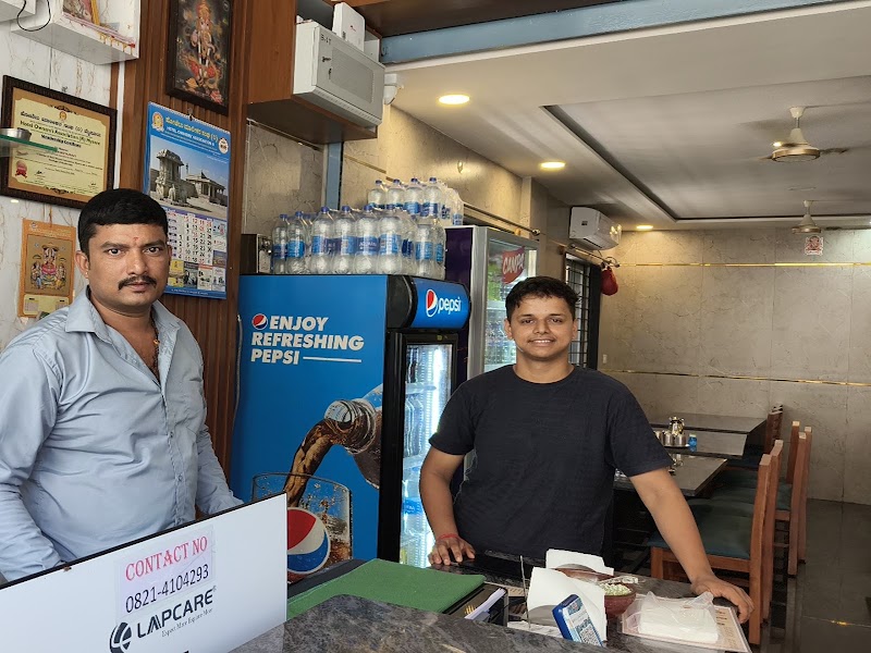 Mahaveer veg restaurant - Mahaveer veg restaurant Five light circle, near ksrtc bus station, Earangere, Mandi Mohalla, Mysuru, Karnataka 570001, India