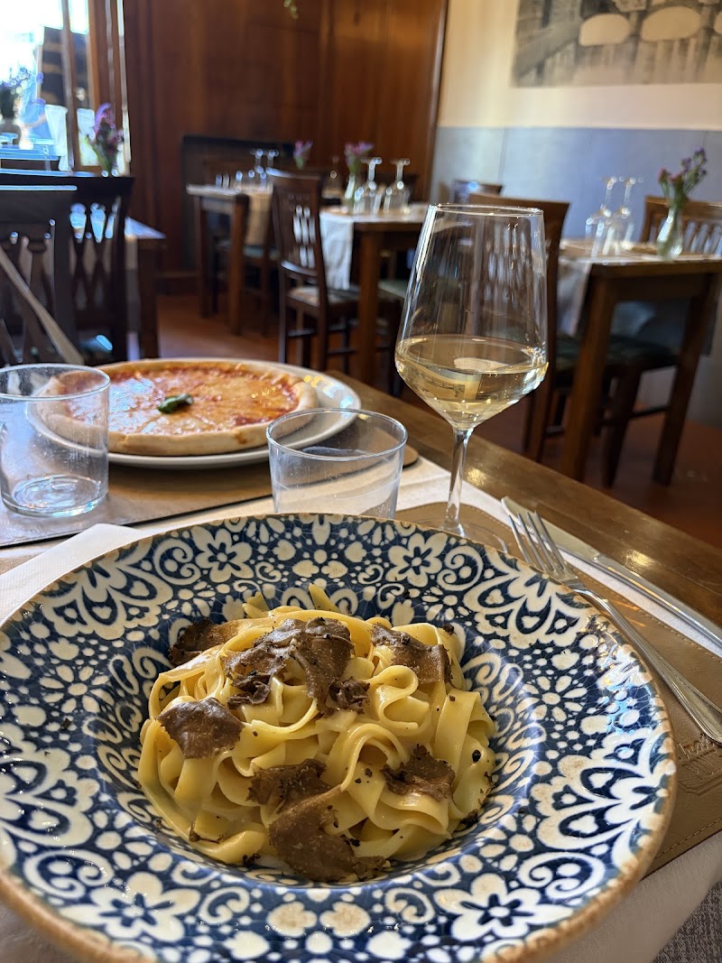 Trattoria Ponte Vecchio - Ristorante Firenze - Trattoria Ponte Vecchio - Ristorante Firenze Lungarno degli Archibusieri, 8, 50122 Firenze FI, Italy