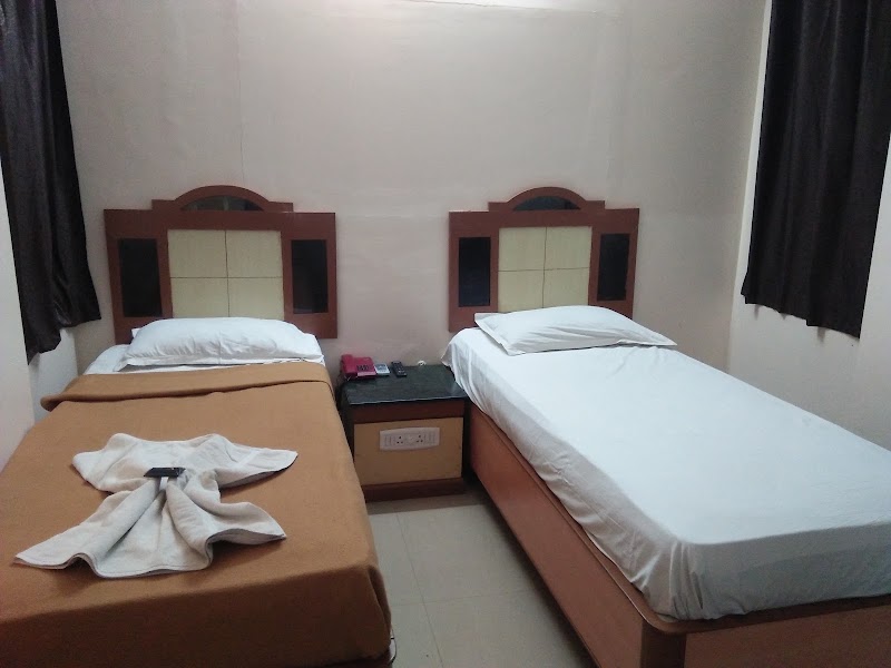 OYO 73670 Vinayak Suites - OYO 73670 Vinayak Suites 61, Geetha Hall Rd, Opp.Railway Station, Gopalapuram, Coimbatore, Tamil Nadu 641018, India
