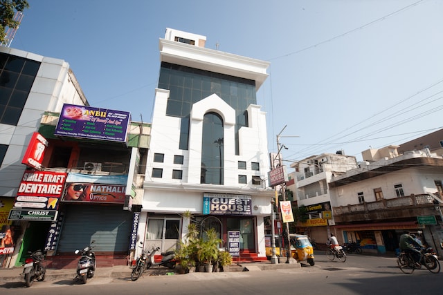 OYO 26168 The Clock Tower Hotel