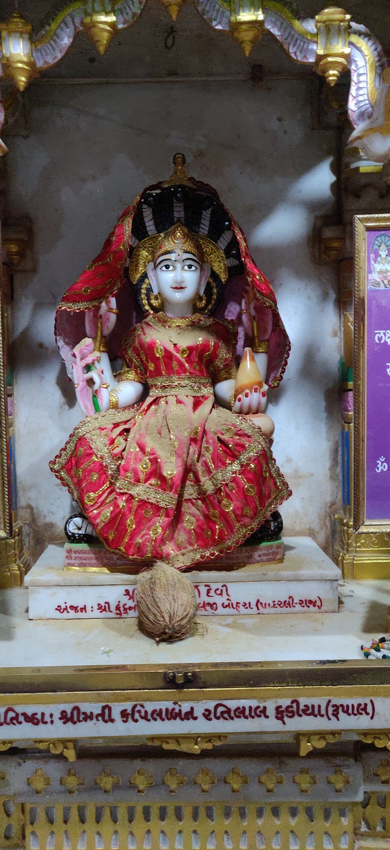 Shantinath Jain Derasar - Shantinath Jain Derasar Parshuram Building, Thakurdwar Rd, Charni Road East, Khandiwadi, Ambewadi, Girgaon, Mumbai, Maharashtra 400002, India