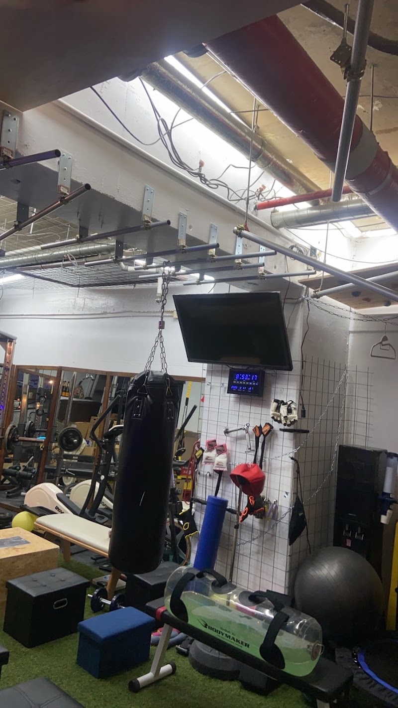Training bar T-box - Training bar T-box, Japan, 〒600-8854 Kyoto, Nakagyo Ward, Mibusennenchō, 26−３７ ウエストプラザ三越 B1T5