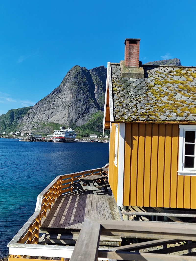 Sakrisøy Rorbuer AS - Sakrisøy Rorbuer AS Sakrisøya 2, 8390 Reine, Norway