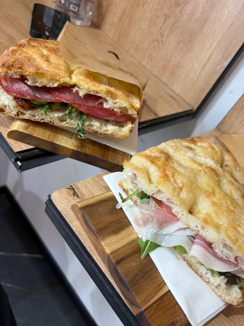 La Divina Schiacciata - La Divina Schiacciata, Via dei Servi, 8r, 50122 Firenze FI, Italy