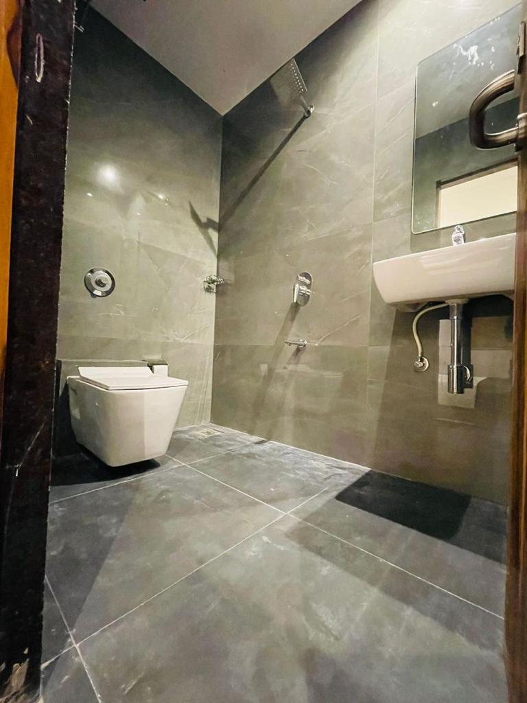 Hotel Hilton Suites - Hotel Hilton Suites 401, 4th Floor, Swami Vivekanand Rd, above Moti Mahal Hotel, opp. Andheri Subway Road, Andheri, Fish Market Area, Navneeth Colony, Andheri (W, Mumbai, Maharashtra 400058, India