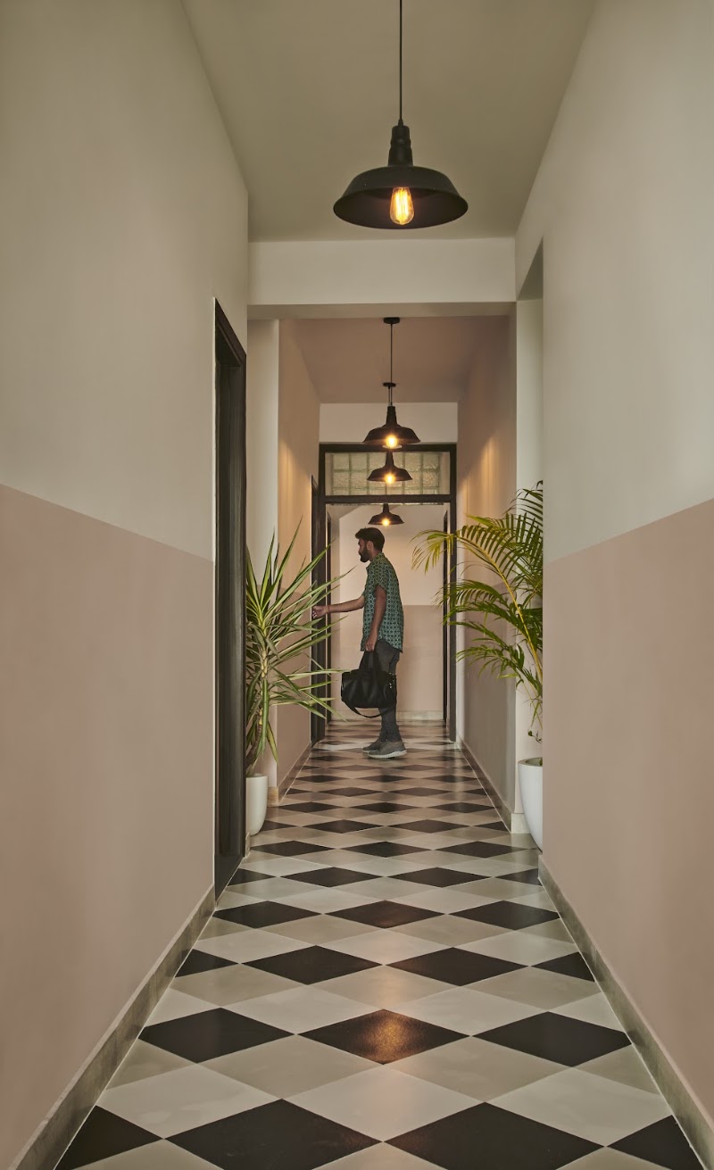 Minimalist Poshtel & Suites - Minimalist Poshtel & Suites T47, Hauz Khas Village, Deer Park, Hauz Khas, New Delhi, Delhi 110016, India
