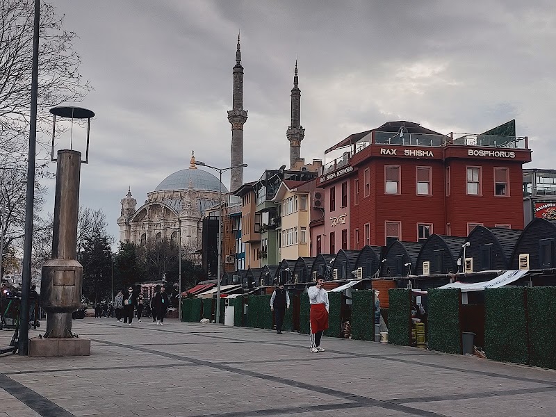 Ortaköy Square - Ortaköy Square, Mecidiye, İskele Sk., 34347 Beşiktaş/İstanbul, Türkiye