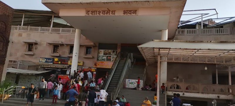 Gaudoliya Street Market, (Varanasi) - Gaudoliya Street Market, (Varanasi), 72, Dashashwamedh Ghat Rd, Lahori Tola, Varanasi, Uttar Pradesh 221001, India