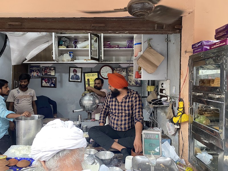 Gian di lassi - Gian di lassi, Golden Temple Out Rd, Chowk Regent Cinema, Katra Sher Singh, Katra Ahluwalia, Amritsar, Punjab 143006, India
