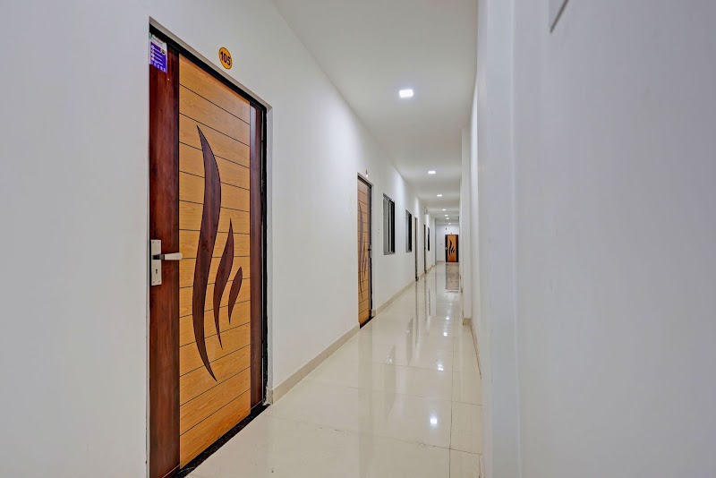 Hotel O by OYO Moon Light - Hotel O by OYO Moon Light, 120, near sarwamangla patrol pump 3, takhatpur, Landmark - Sarwamangla Bharat Petrol Pump, Usalapur Bridge, Sai Nagar, Uslapur, Bilaspur, Chhattisgarh 495001, India