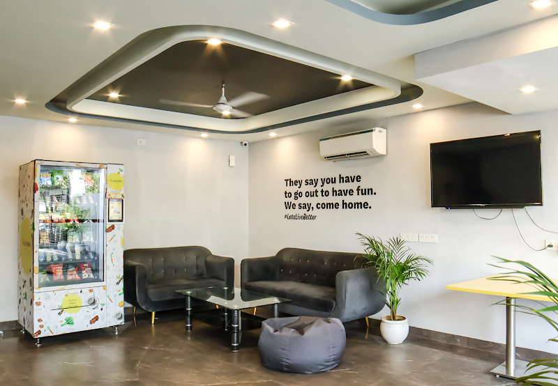 Housr Sector 38 - Housr Sector 38 232, near, bakhtawar chowk, Medicity, Islampur Colony, Sector 38, Gurugram, Haryana 122018, India