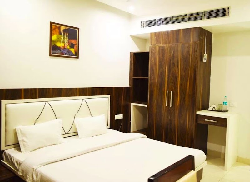 Hotel President - Hotel President R436+559, opp. New Bus Stand, Moien, Chintpurni, Himachal Pradesh 177110, India