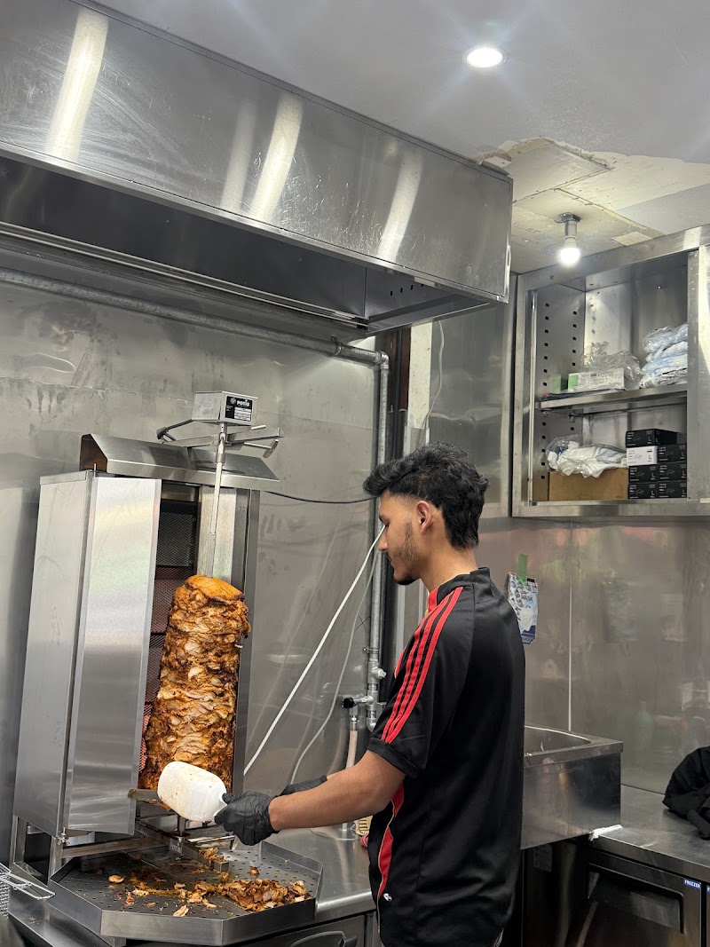 KOBE KEBAB-MOTOMACHI(神戸ケバブ-元町店) - KOBE KEBAB-MOTOMACHI(神戸ケバブ-元町店), 1-chōme-11-15 Motomachikōkadōri, Chuo Ward, Kobe, Hyogo 650-0022, Japan
