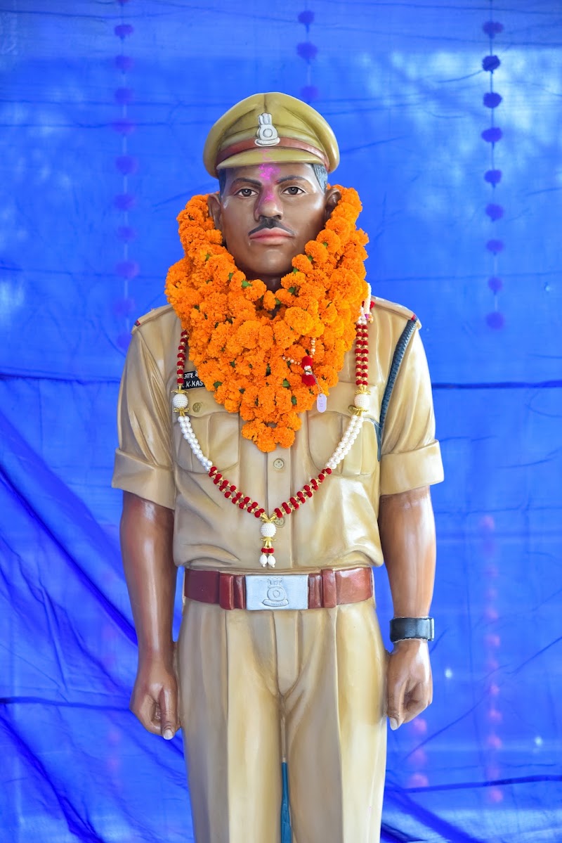 शहीद प्लाटून कमाण्डर राजकमल कश्यप [S.I.] स्मृति वाटिका कोना - शहीद प्लाटून कमाण्डर राजकमल कश्यप [S.I.] स्मृति वाटिका कोना, 4RJ4+V4C, Kona, Chhattisgarh 495330, India