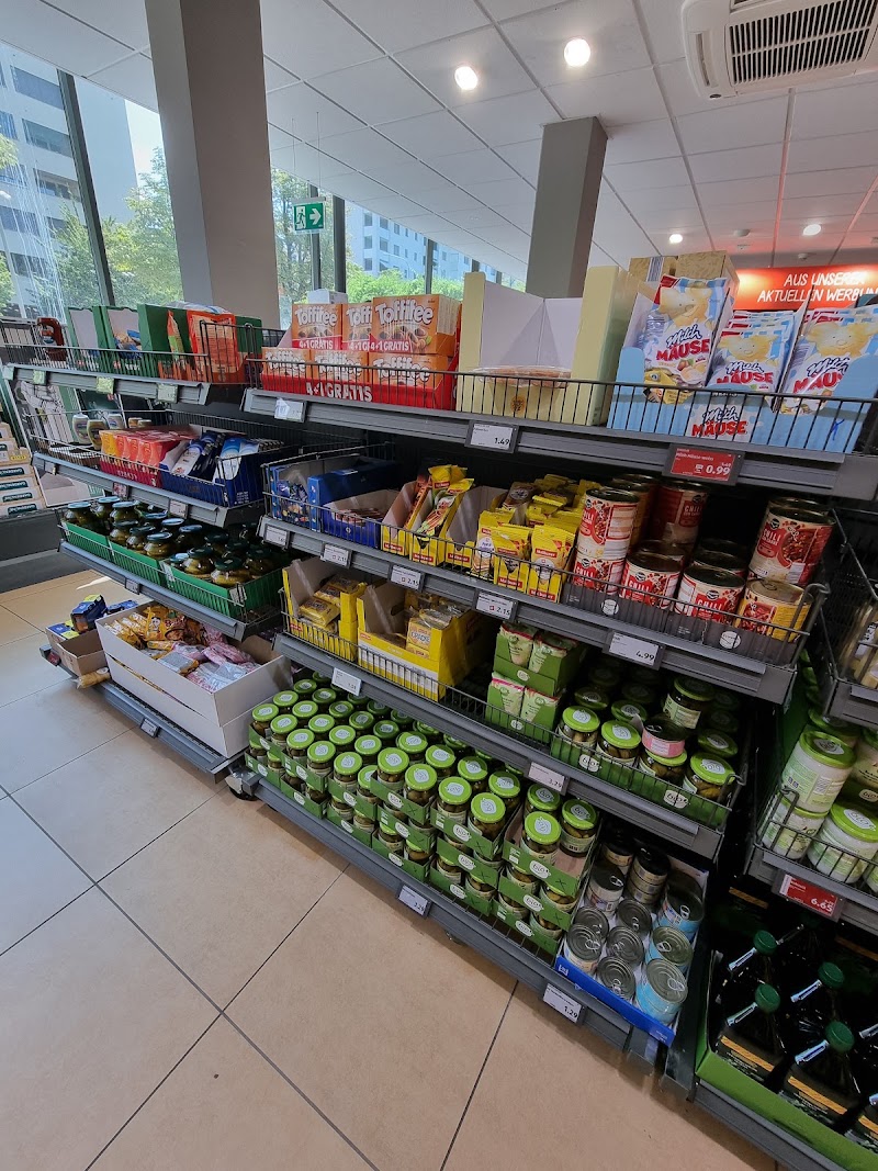 ALDI SUISSE - ALDI SUISSE, Hohlstrasse 473, 8048 Zürich, Switzerland