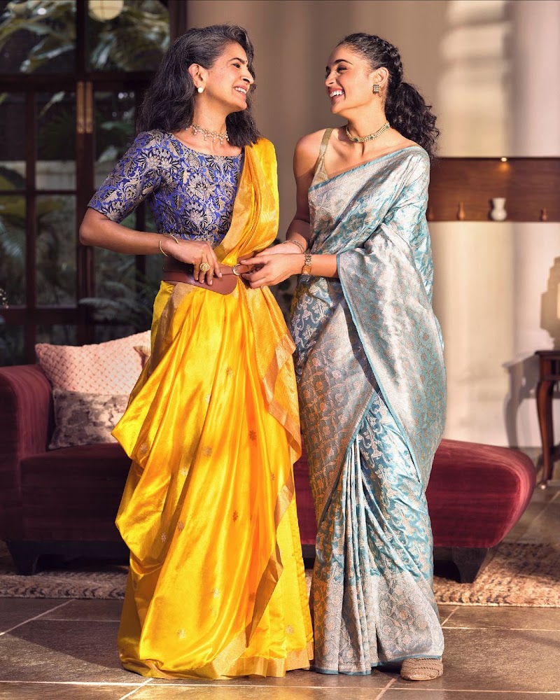 Taneira Sarees (Gariahat, Kolkata) - Taneira Sarees (Gariahat, Kolkata), shop no.95, 1B, Rash Behari Ave, beside Priya Cinema, Manoharpukur, Gariahat, Kolkata, West Bengal 700029, India