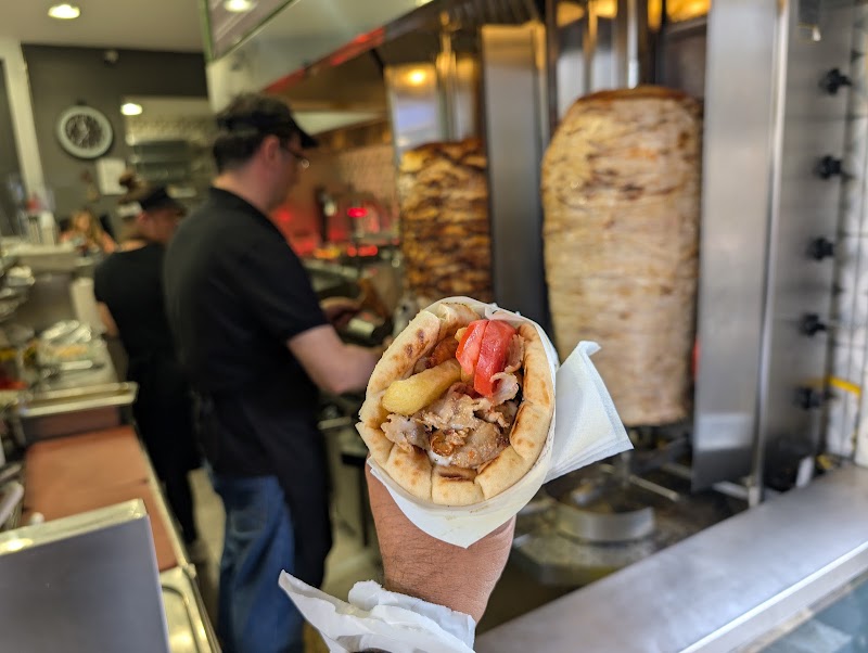 o Gyros Pou Gyrevis - o Gyros Pou Gyrevis, Athanasiou Diakou 1, Athina 117 42, Greece