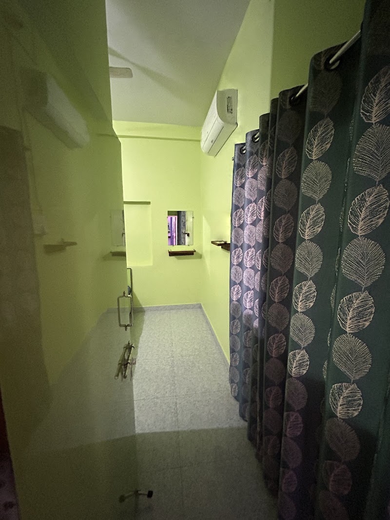 Hotel Shri Kunj - Hotel Shri Kunj Chintaman Road, opposite Gyan Sagar Global Academy, near Mahakal Mandir / Temple, Jaisinghpura, Ujjain, Madhya Pradesh 456010, India
