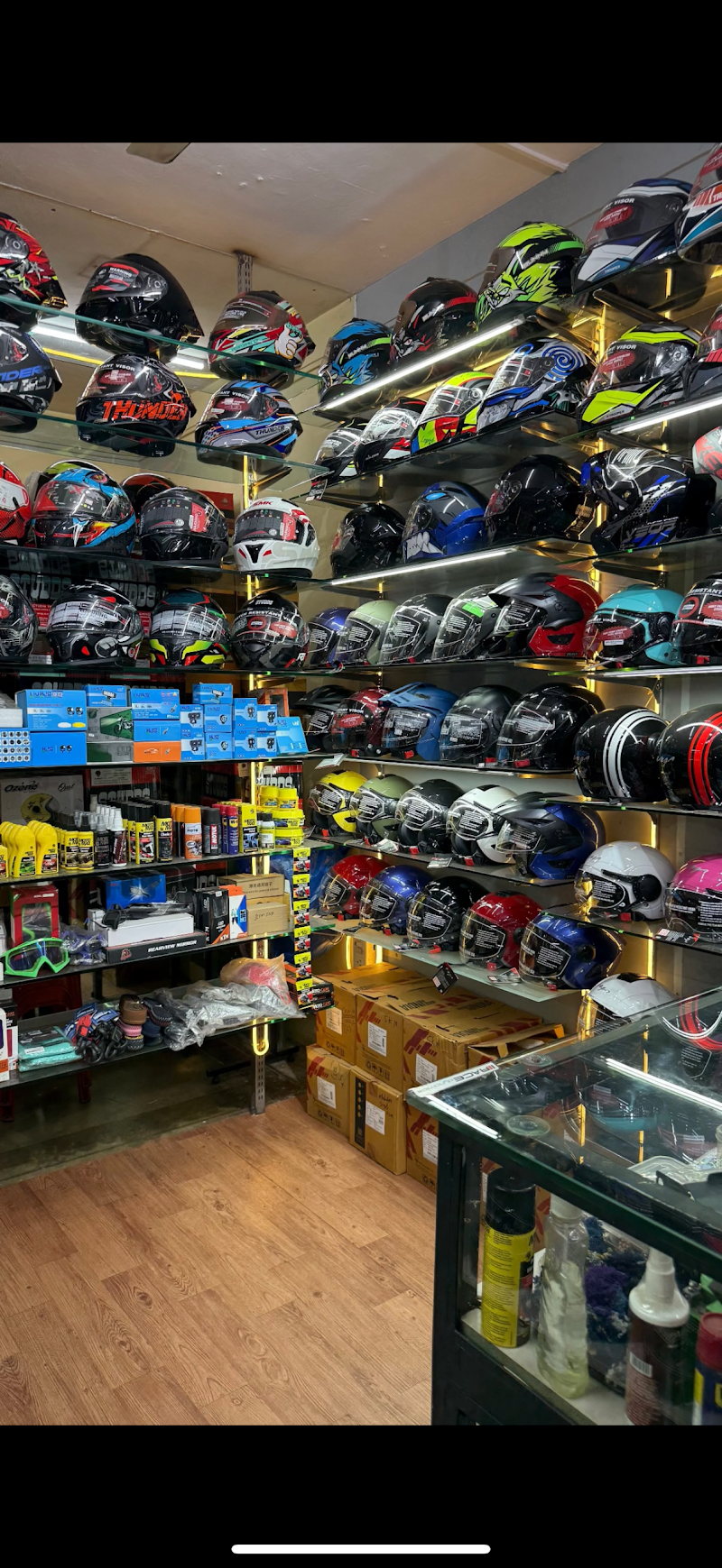 SKN MOTO WIZARD (HELMETS, TWO WHEELER ACCESSORIES and SPARES) - SKN MOTO WIZARD (HELMETS, TWO WHEELER ACCESSORIES and SPARES) 10, MASJID-E-NOOR Complex, No 21, Hosur Rd, Santhosapuram, madiwala, Koramangala, Bengaluru, Karnataka 560068, India