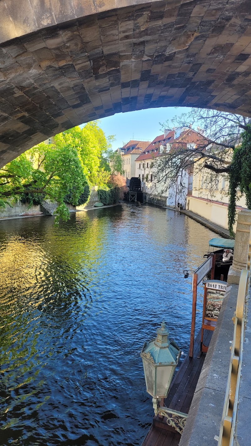 Čertovka canal - Čertovka canal, Na Kampě 118 00, Malá Strana, 118 00 Praha-Praha 1, Czechia