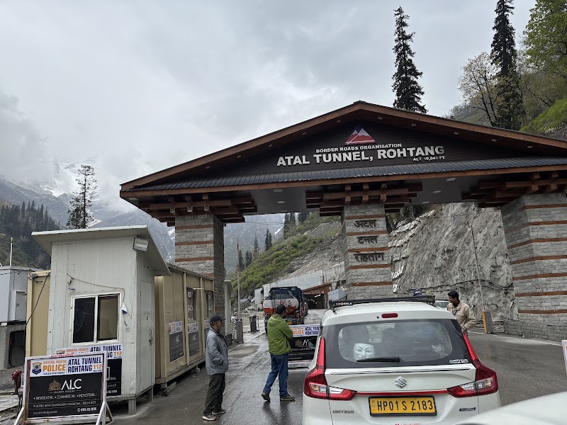 Manali Cabs - Manali Cabs, #127, Model Town Rd, Model Town, Siyal, Manali, Himachal Pradesh 175131, India