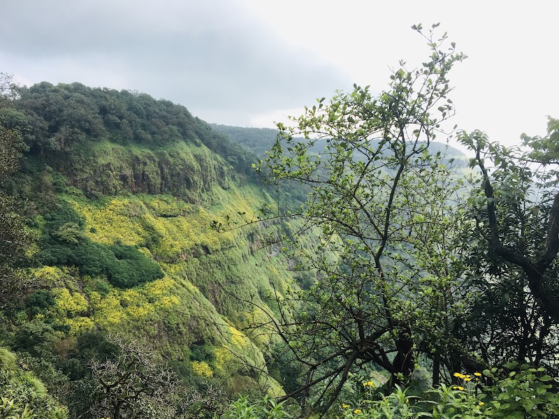 AHMED COTTAGE - AHMED COTTAGE, RAILWAY STATION, USMAN VALGE ROAD, near MATHERAN, opp. ROSHAN PALACE, Matheran, Maharashtra 410102, India