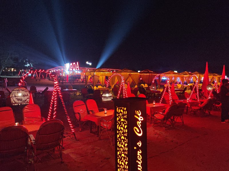 Xavier's Beach Cafe - Xavier's Beach Cafe, Near, Tito's Ln, below Sea View Cottage, Saunta Vaddo, Calangute, Goa 403516, India