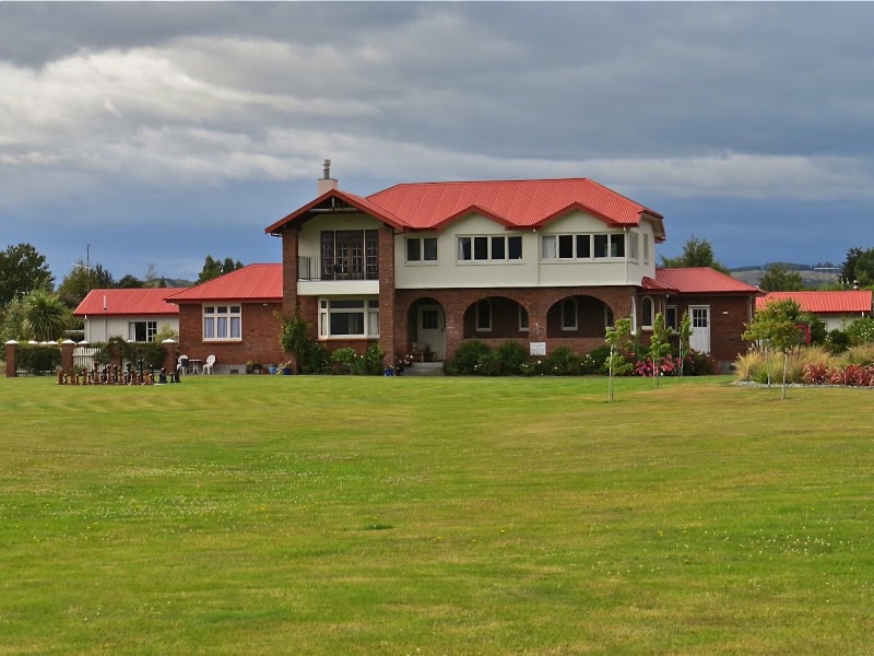 Te Anau Lodge - Te Anau Lodge, 52 Howden Street, Te Anau 9681, New Zealand