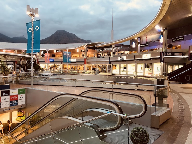 Centro Comercial Plaza del Duque - Centro Comercial Plaza del Duque, C. Londres, s/n, 38660 Costa Adeje, Santa Cruz de Tenerife, Spain
