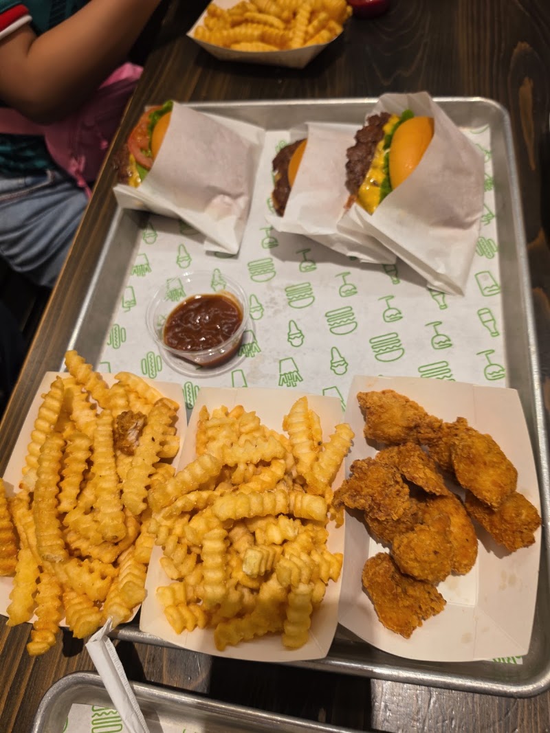 Shake Shack - Shake Shack Japan, 〒554-0024 Osaka, Konohana Ward, Shimaya, 6-chōme−2−５２ ザパークフロントホテルアットユニバーサル・スタジオ・ジャパン ３０５ 内
