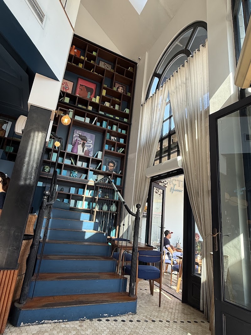 The Junction House - Cafe & Restaurant Seminyak - The Junction House - Cafe & Restaurant Seminyak, Kayu Aya No.3 Seminyak Kerobokan Kelod Kuta Utara, Jl. Kayu Cendana, Seminyak, Kec. Kuta, Kabupaten Badung, Bali 80361, Indonesia
