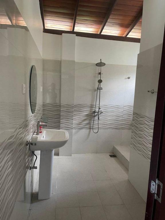 Surfing Bay Beach House - Surfing Bay Beach House, Pelabandara watta, Weligama 81700, Sri Lanka