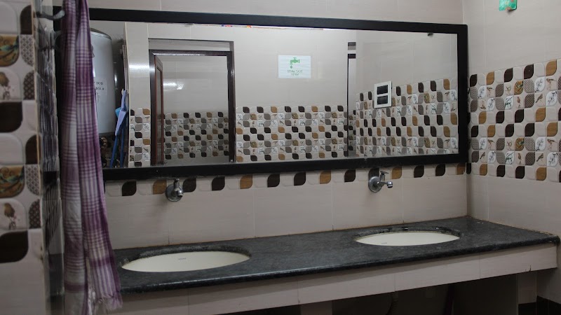 Sleepwell AC Deluxe Dormitory - Sleepwell AC Deluxe Dormitory 48-10-40, near buddhil park hotel srinagar lane, prakasam road, opp. lalitha jewellers, Dwaraka Nagar, Visakhapatnam, Andhra Pradesh 530016, India