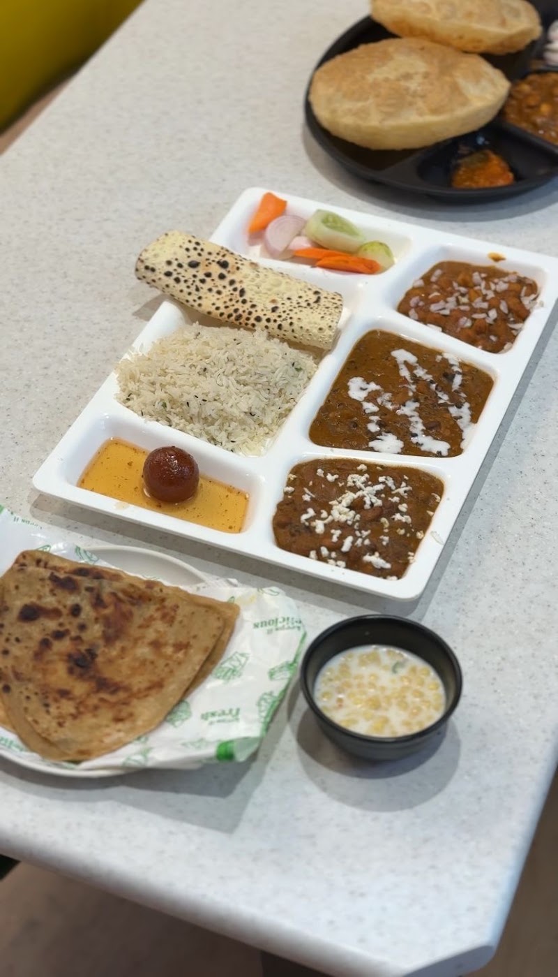 Hotel Gomti Nandan Palace - Hotel Gomti Nandan Palace Veer Savarkar Ward, Near Galla Mandi, near Hotel Gomti Nandan Palace, Pushp Vihar Colony, Shah Colony, Bina, Madhya Pradesh 470113, India