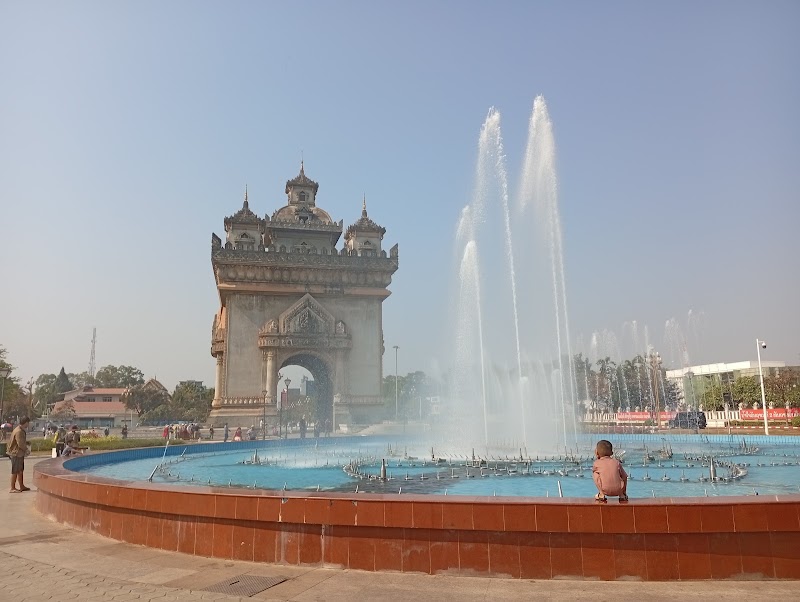 Patouxai Fountain - Patouxai Fountain, Ave Lane Xang, Vientiane, Laos