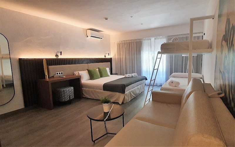 ISA Sevilla Suites - ISA Sevilla Suites, C. Ángeles, 11, Casco Antiguo, 41004 Sevilla, Spain