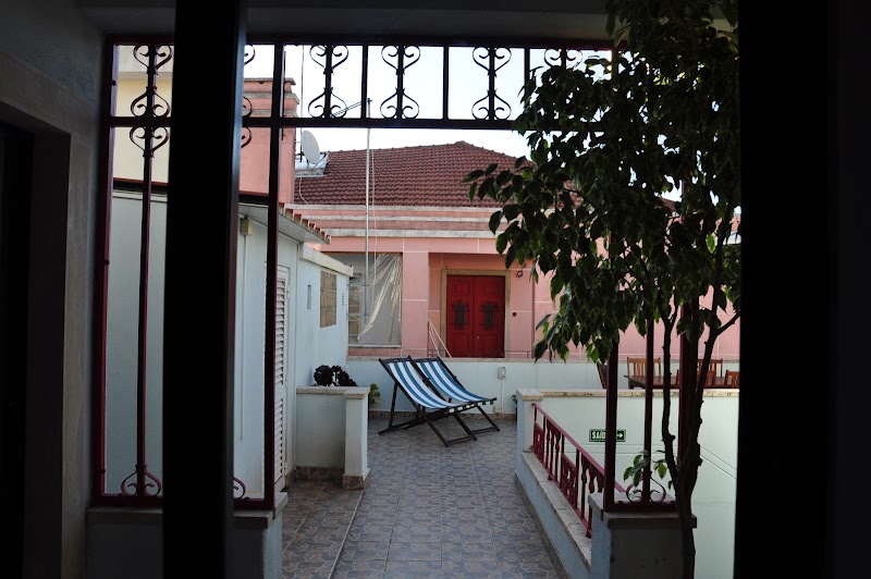 Blue House Hostel - Blue House Hostel R. Cap. Mário Alberto Soares Pimentel 5, 2710-589 Sintra, Portugal