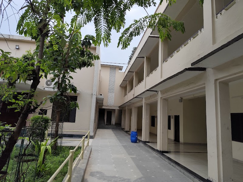 Aggarwal Dharamshala - Aggarwal Dharamshala 65, Gandhi Rd, near Prince Chowk, Govind Nagar, Khurbura Mohalla, Dehradun, Uttarakhand 248001, India