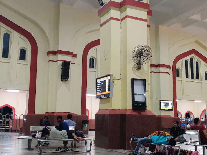 Charbagh Railway Station - Charbagh Railway Station, Rest Camp Colony, Railway Colony, Charbagh, Lucknow, Uttar Pradesh 226004, India