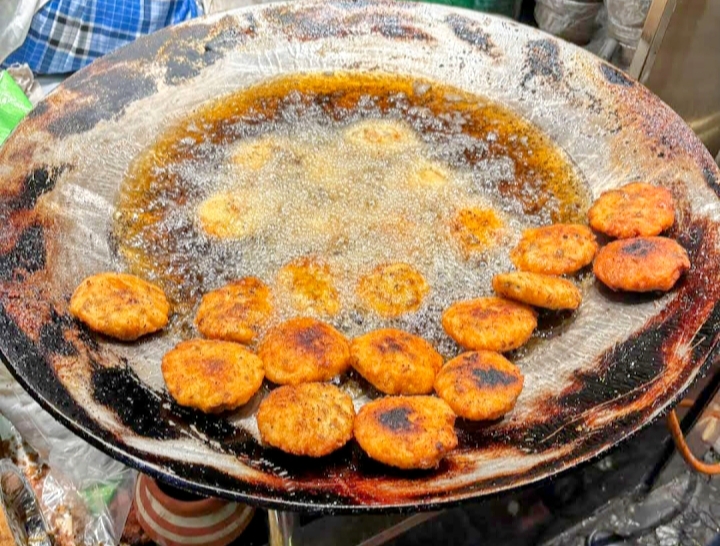 Babu Ram Gol Gappe Wale - Babu Ram Gol Gappe Wale 2983, Sitaram Bazar Rd, Bazar Sirkiwalan, Hauz Qazi, Chandni Chowk, New Delhi, Delhi, 110006, India