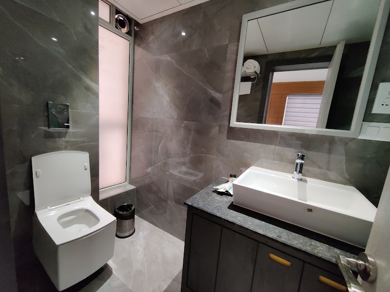 Poiisse Hotel - Poiisse Hotel 45B/B, Canal S Rd, near Byepass, Metropolitan Co-Operative Housing Society Limited, Ltd, Dhaba, Kolkata, West Bengal 700105, India