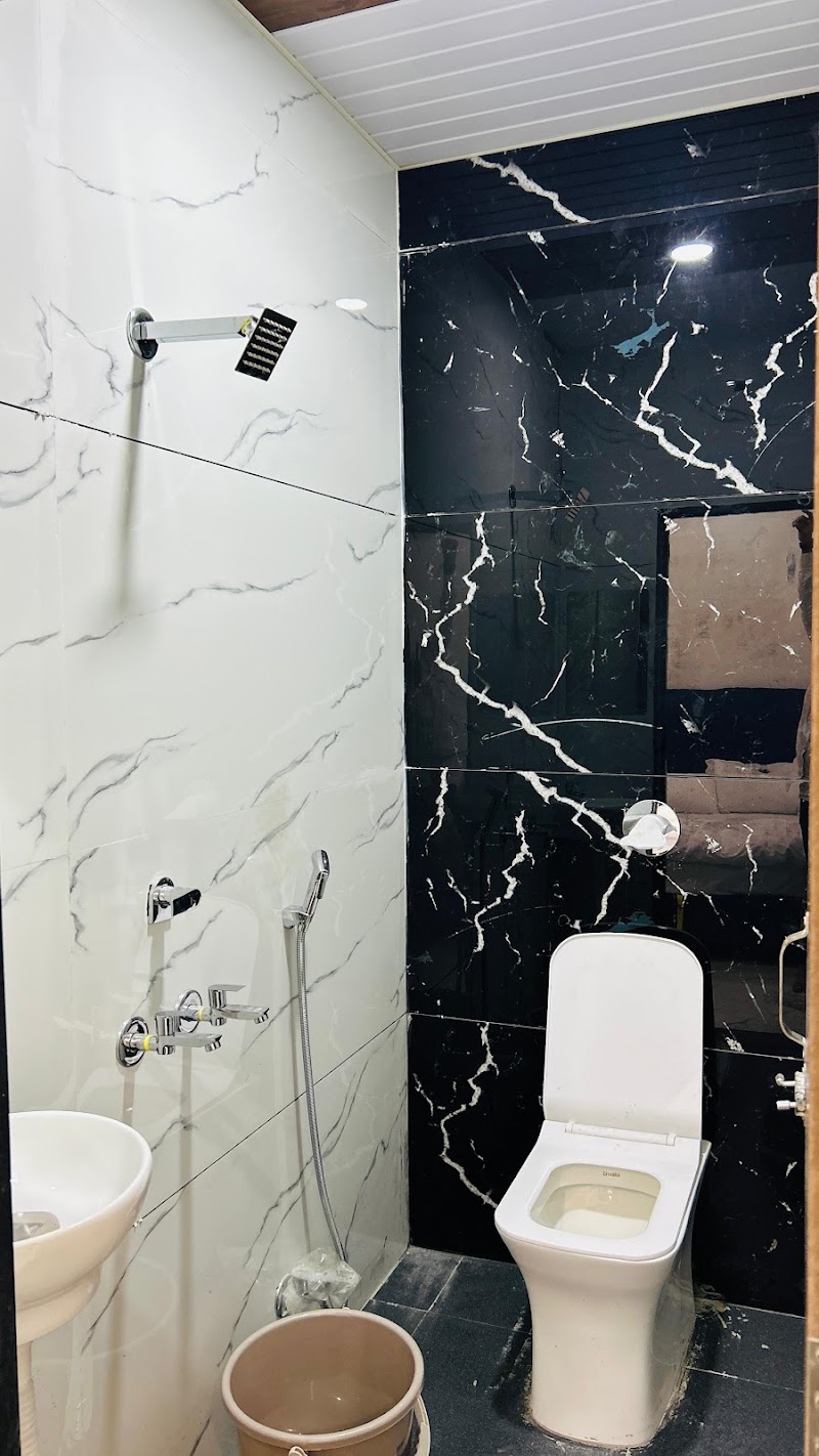 Hotel Shree - Hotel Shree No. 3, Atlas Chauraha 15, Arya Samaj Marg, meli wali gali, Daulat Ganj, Bahadurganj, Malipura, Ujjain, Madhya Pradesh 456001, India