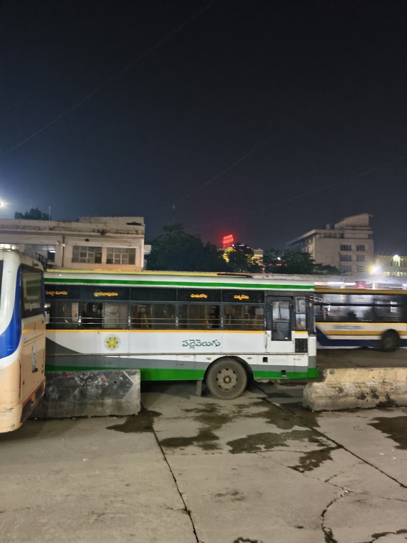 Sri Venkateswara RTC Central Bus Stand - Sri Venkateswara RTC Central Bus Stand 751, 6, Jayasyam Rd, Mallaiah Gunta Katta, Tata Nagar, Tirupati, Andhra Pradesh 517501, India