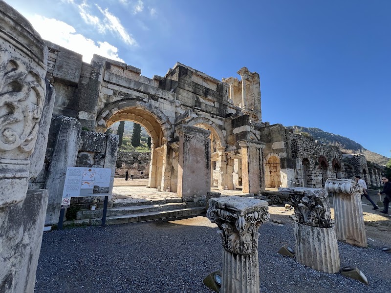Ephesus Ancient Greek Theatre - Ephesus Ancient Greek Theatre Atatürk, 35920 Selçuk/İzmir, Türkiye